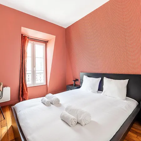 Apartment - Near The Champs-elysees